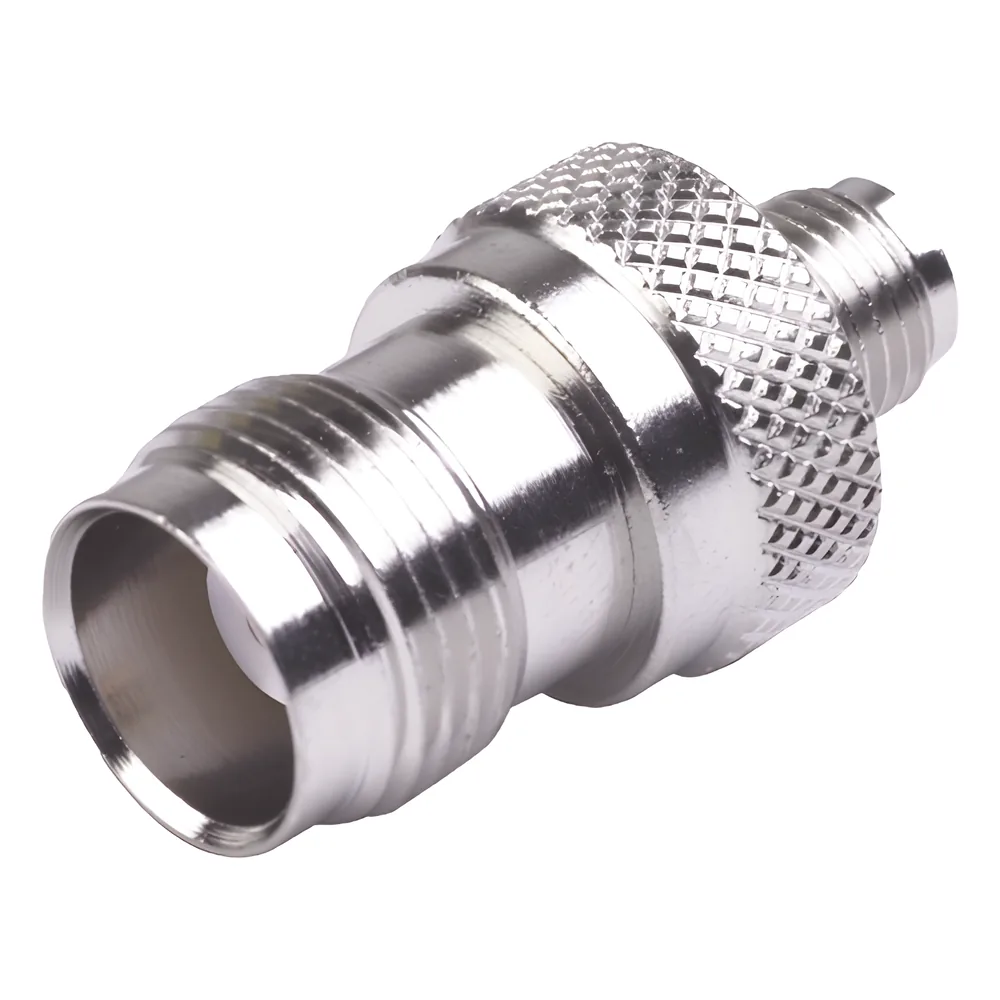 Adaptador en Línea de Conector TNC Hembra a SMA Hembra, Niquel/ Oro/ Teflón.